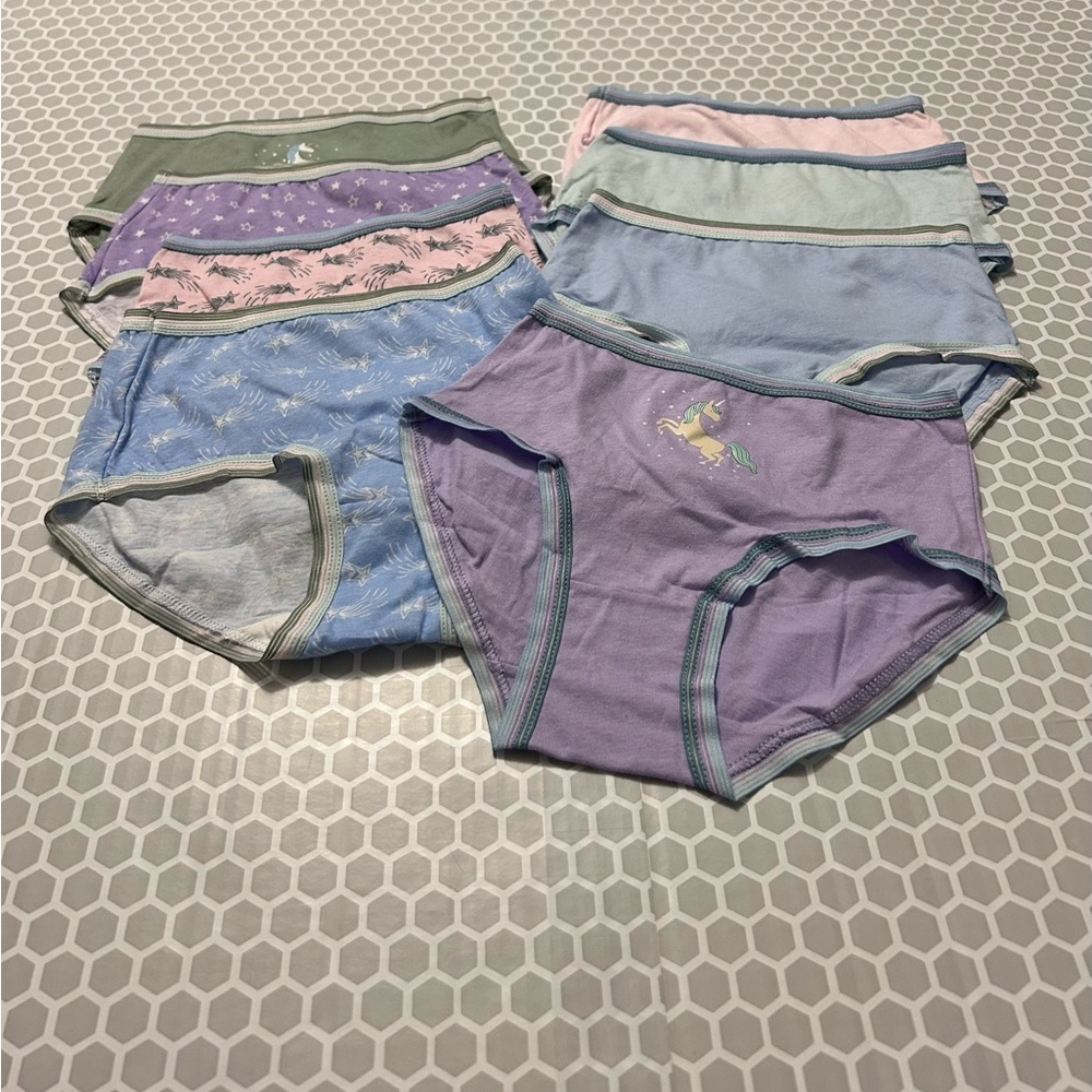 NWOT Wonder Nation Girls Bundle of 8 Pair of
Panties Solids and Designs

Size 6